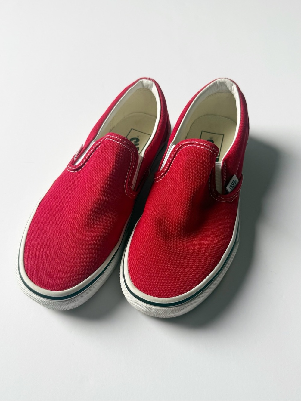 Vans Kids Classic Slip-On Sneakers in Racing Red True White 4.5 kids /6 womens